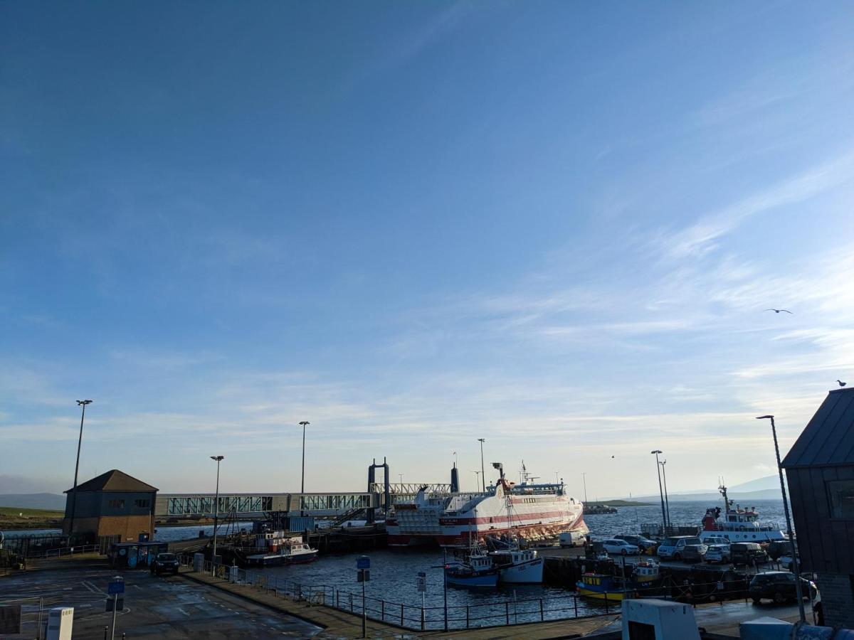 Ferry Inn Стромнес Екстериор снимка